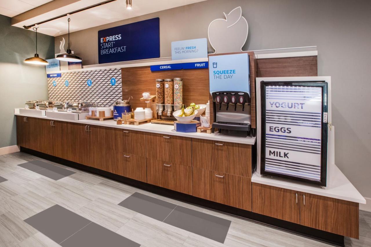 Holiday Inn Express Hotel & Suites פורט שארלוט מראה חיצוני תמונה