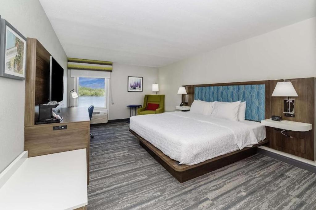Holiday Inn Express Hotel & Suites פורט שארלוט מראה חיצוני תמונה