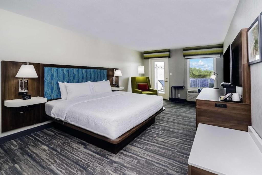 Holiday Inn Express Hotel & Suites פורט שארלוט מראה חיצוני תמונה