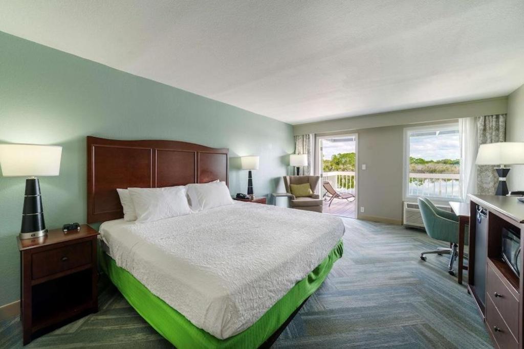 Holiday Inn Express Hotel & Suites פורט שארלוט מראה חיצוני תמונה