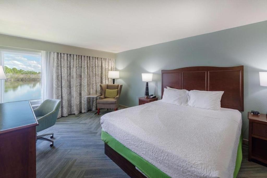 Holiday Inn Express Hotel & Suites פורט שארלוט מראה חיצוני תמונה