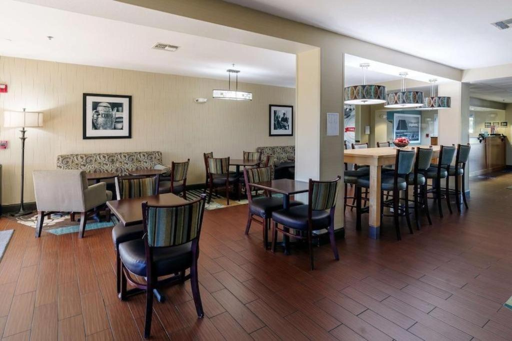 Holiday Inn Express Hotel & Suites פורט שארלוט מראה חיצוני תמונה
