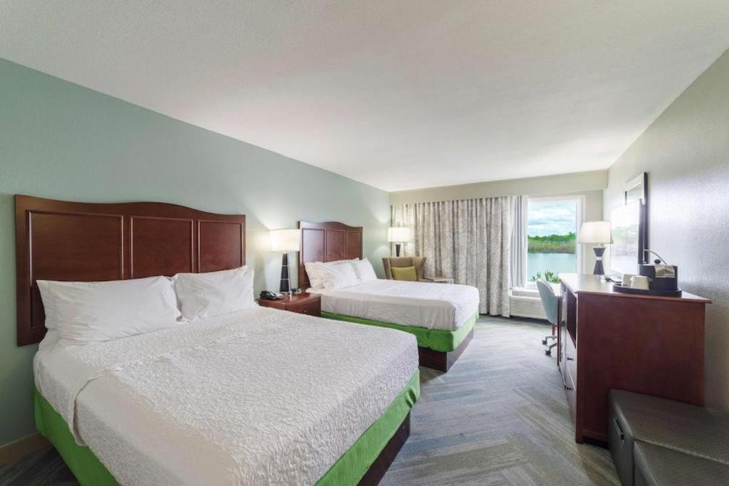 Holiday Inn Express Hotel & Suites פורט שארלוט מראה חיצוני תמונה