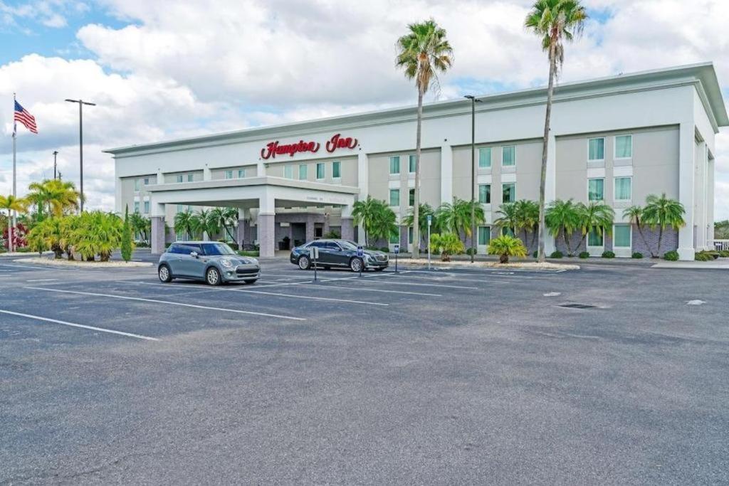 Holiday Inn Express Hotel & Suites פורט שארלוט מראה חיצוני תמונה