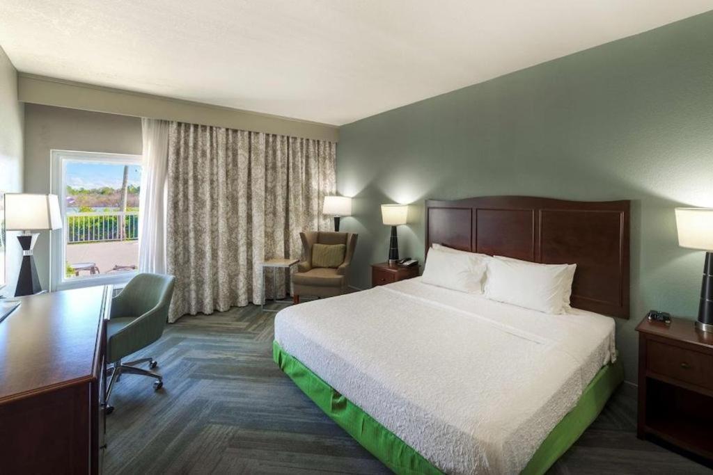 Holiday Inn Express Hotel & Suites פורט שארלוט מראה חיצוני תמונה