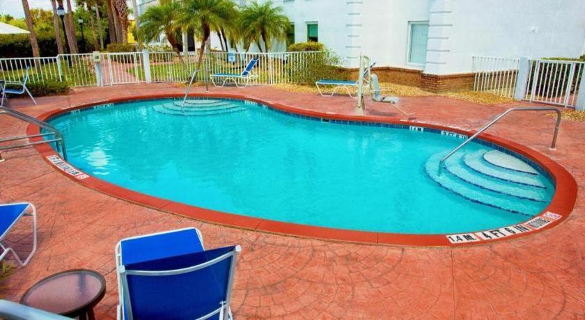 Holiday Inn Express Hotel & Suites פורט שארלוט מראה חיצוני תמונה