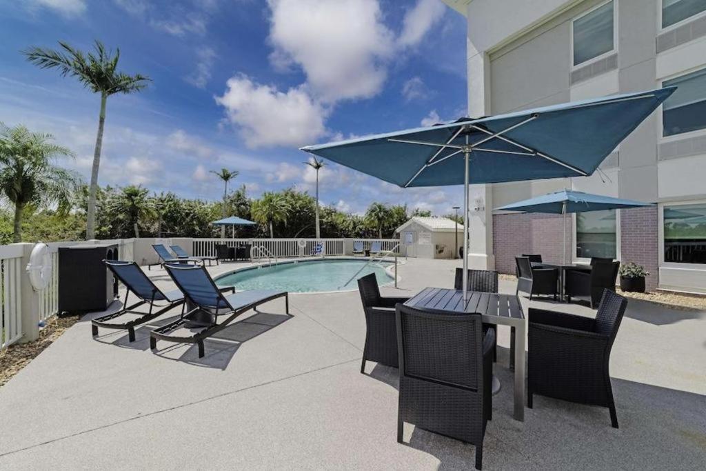 Holiday Inn Express Hotel & Suites פורט שארלוט מראה חיצוני תמונה