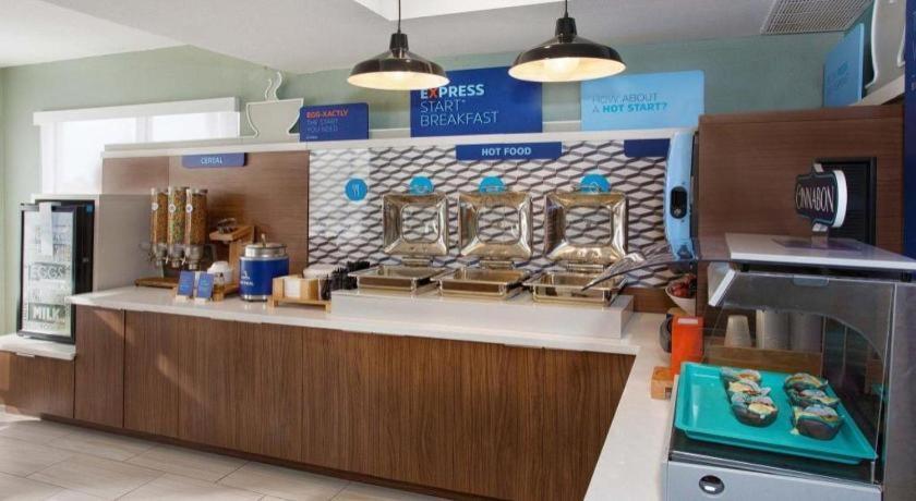 Holiday Inn Express Hotel & Suites פורט שארלוט מראה חיצוני תמונה