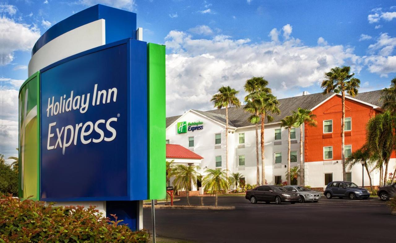 Holiday Inn Express Hotel & Suites פורט שארלוט מראה חיצוני תמונה